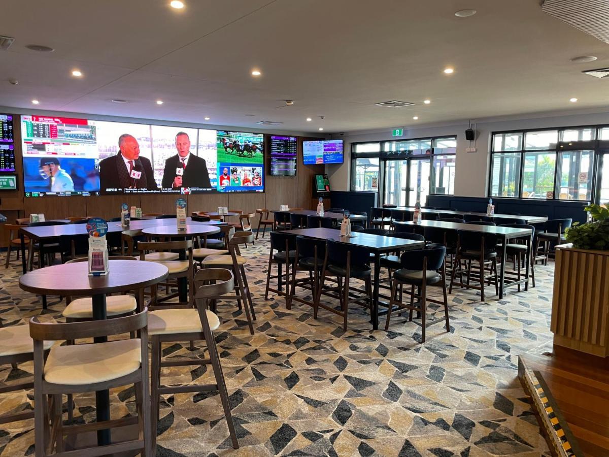 Meadowbrook Hotel Brisbane Loganlea Exterior foto